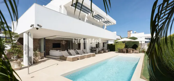 Venta de villa independiente en San Pedro de Alcántara 0