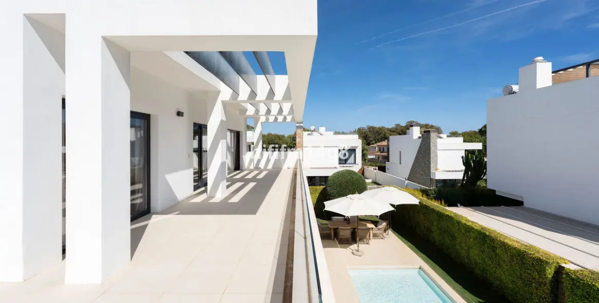 Продажа  отдельно стоящей виллы в San Pedro de Alcántara 25