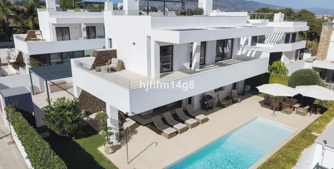 Продажа  отдельно стоящей виллы в San Pedro de Alcántara 28