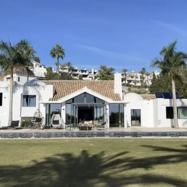 Sale of detached villa in Benahavís