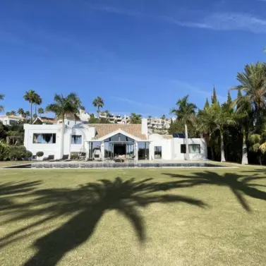 Sale of detached villa in Benahavís