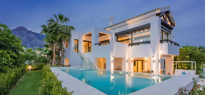 Long-term rent of detached villa in The Golden Mile 0