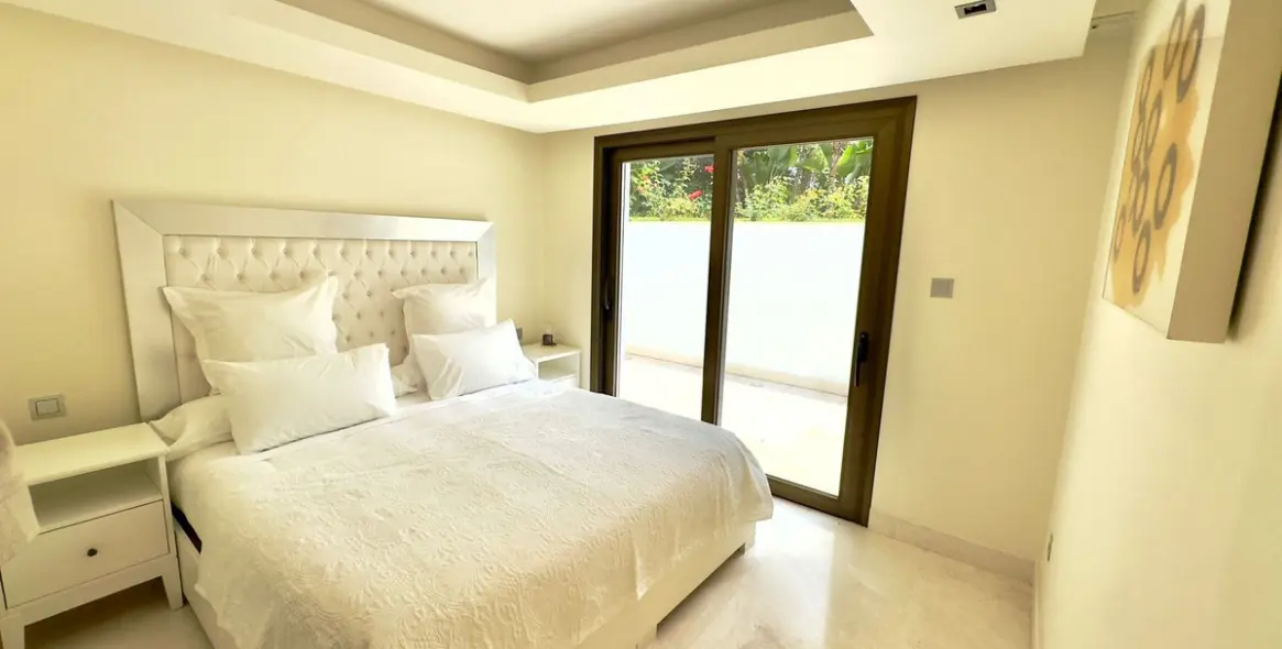 Long-term rent of detached villa in The Golden Mile 5