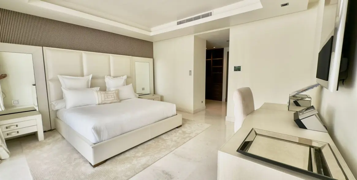 Long-term rent of detached villa in The Golden Mile 7