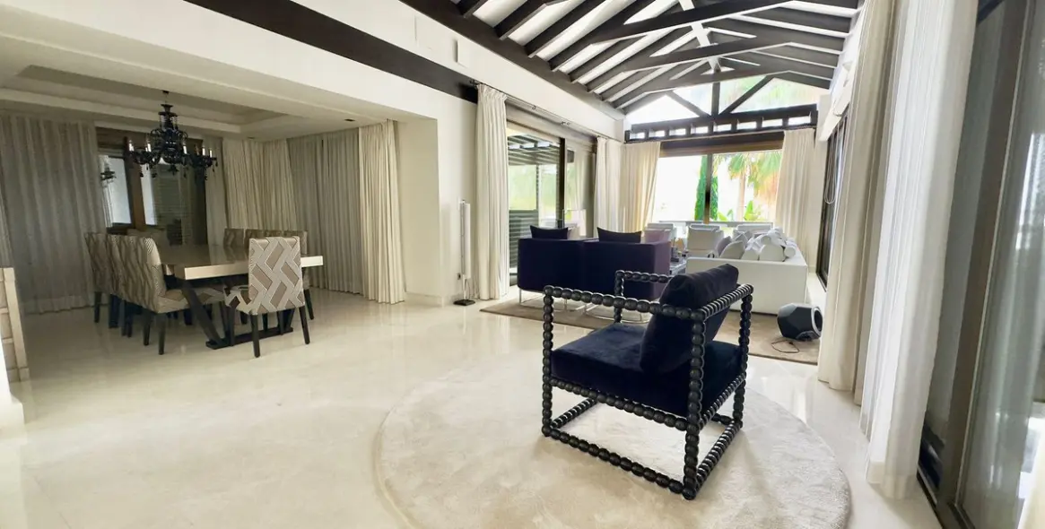 Long-term rent of detached villa in The Golden Mile 8