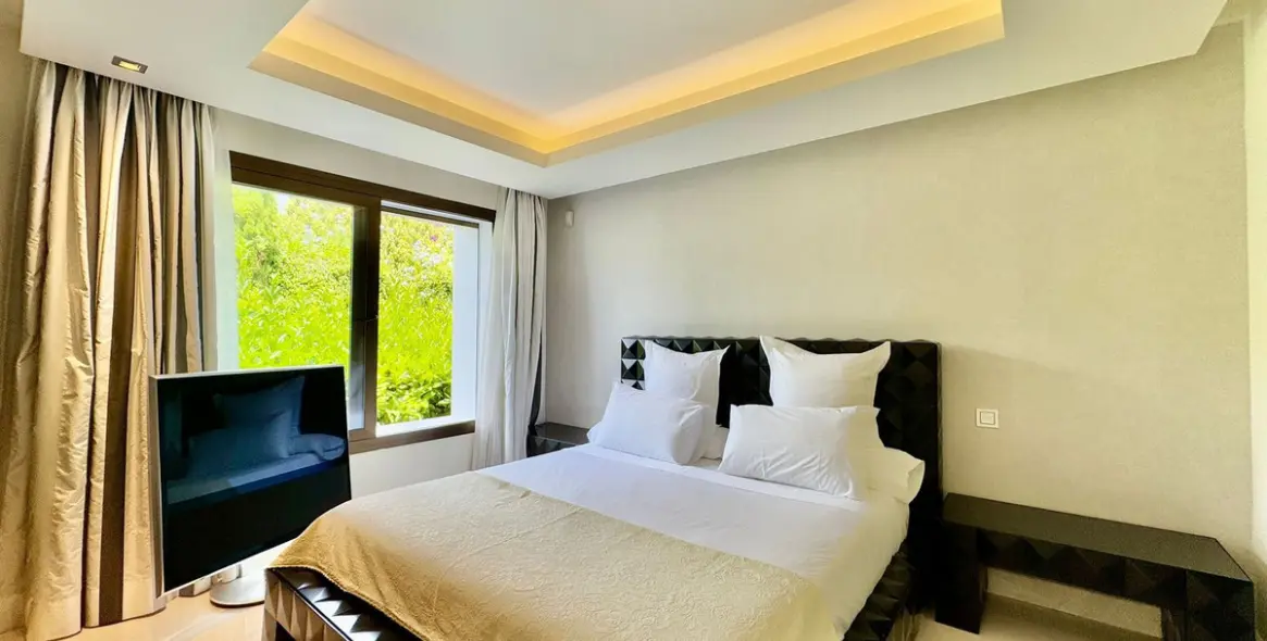 Long-term rent of detached villa in The Golden Mile 11