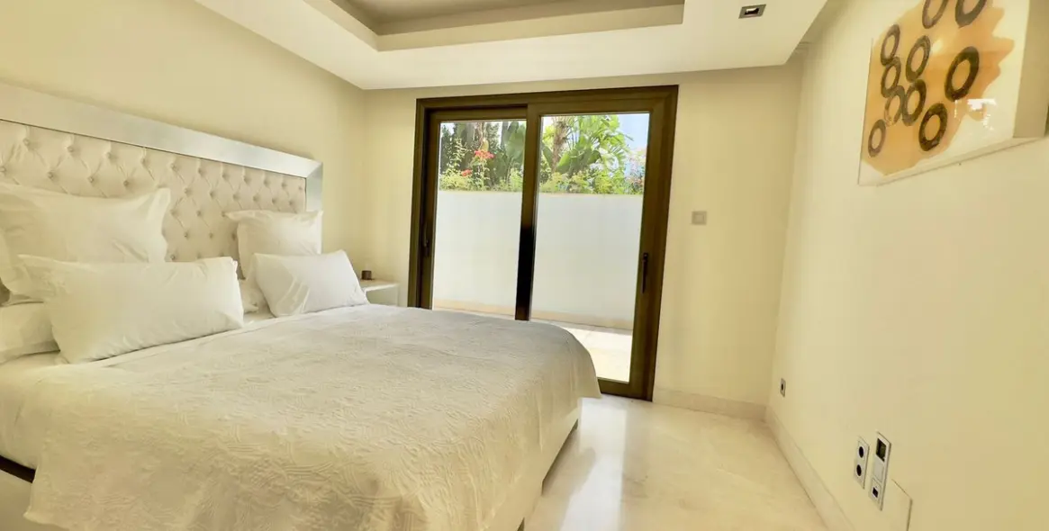 Long-term rent of detached villa in The Golden Mile 12