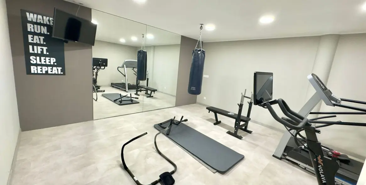 Long-term rent of detached villa in The Golden Mile 16