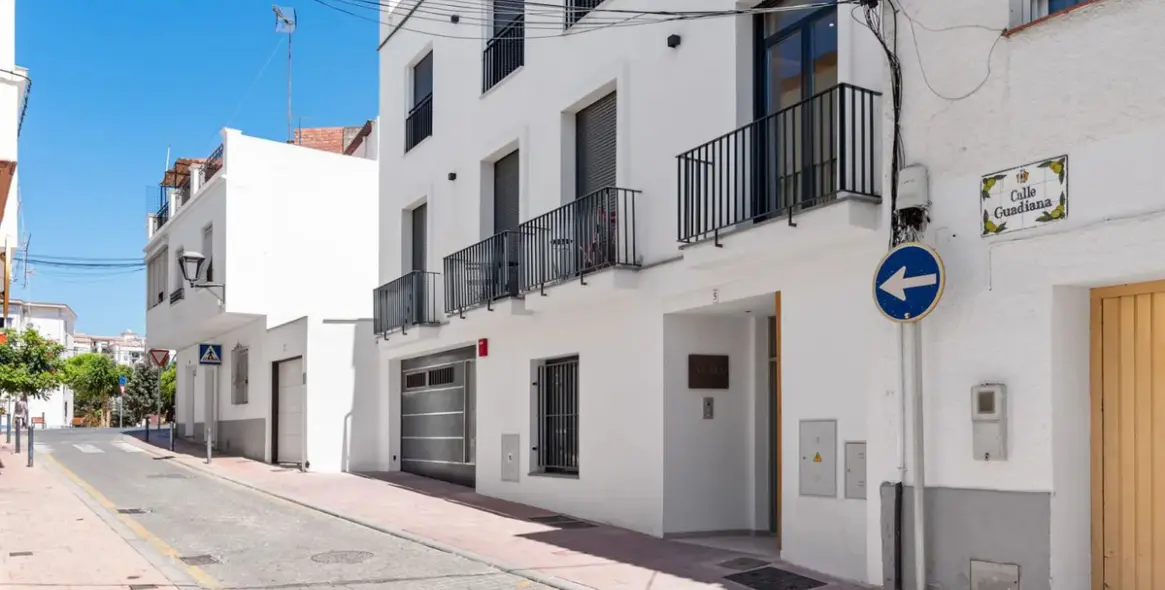 Продажа апартаментов на среднем этаже в Estepona 16