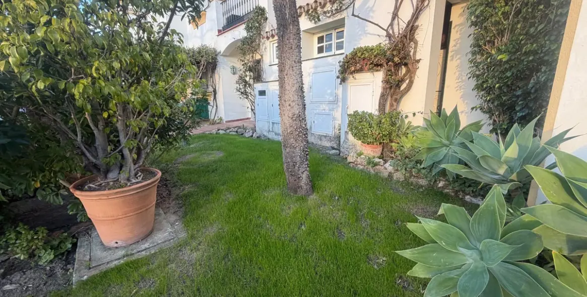 Sale of townhouse in Estepona 2