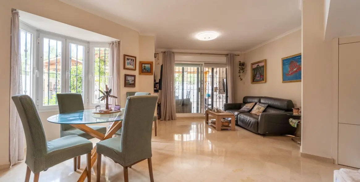 Sale of townhouse in Riviera del Sol 3