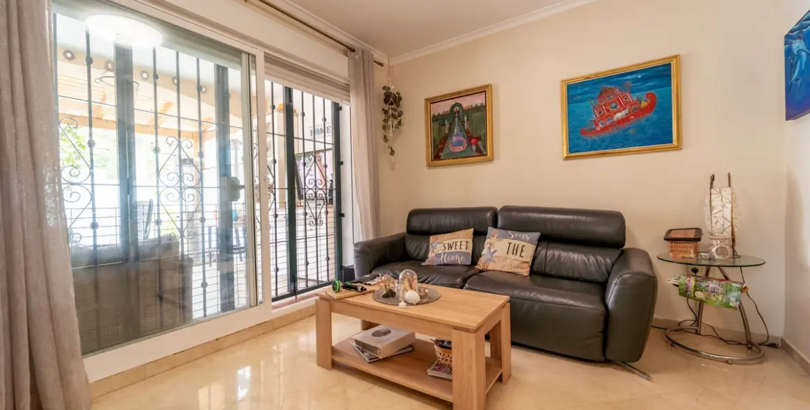 Sale of townhouse in Riviera del Sol 4