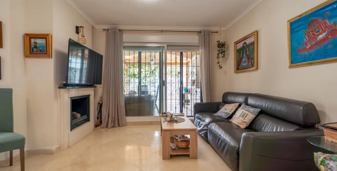 Sale of townhouse in Riviera del Sol 5