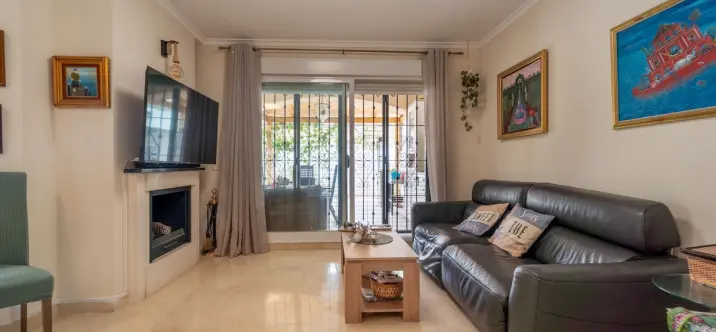 Sale of townhouse in Riviera del Sol 4