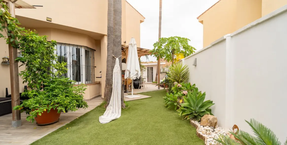 Sale of townhouse in Riviera del Sol 13