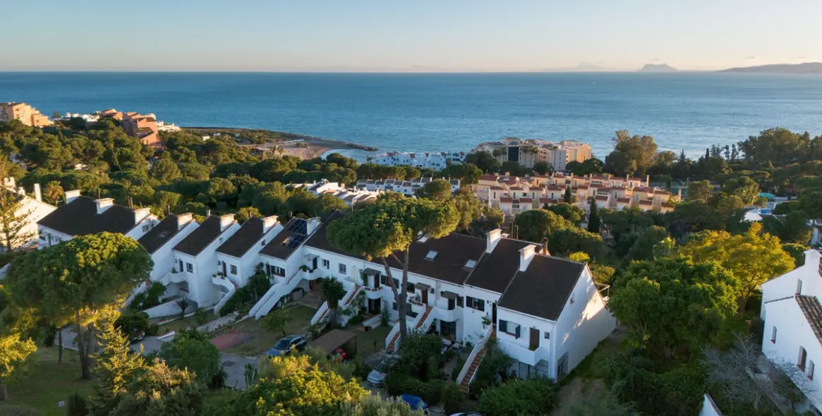 Sale of townhouse in Estepona 1