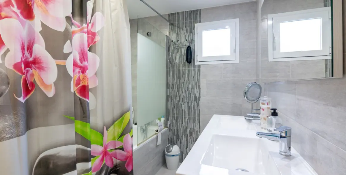 Sale of townhouse in Estepona 32