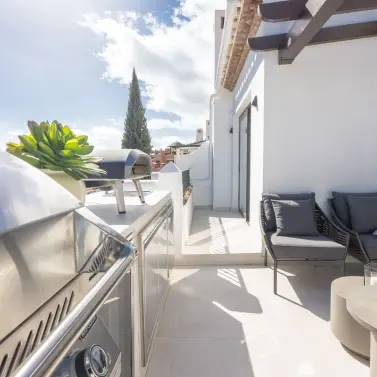 Sale of penthouse in Benahavís