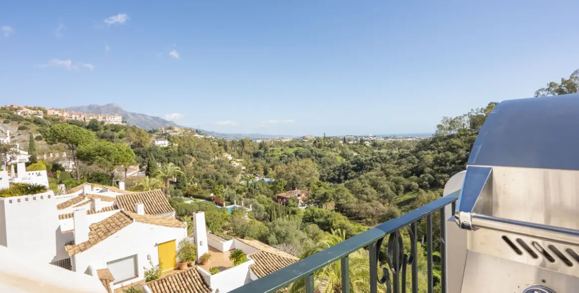 Sale of penthouse in Benahavís 18