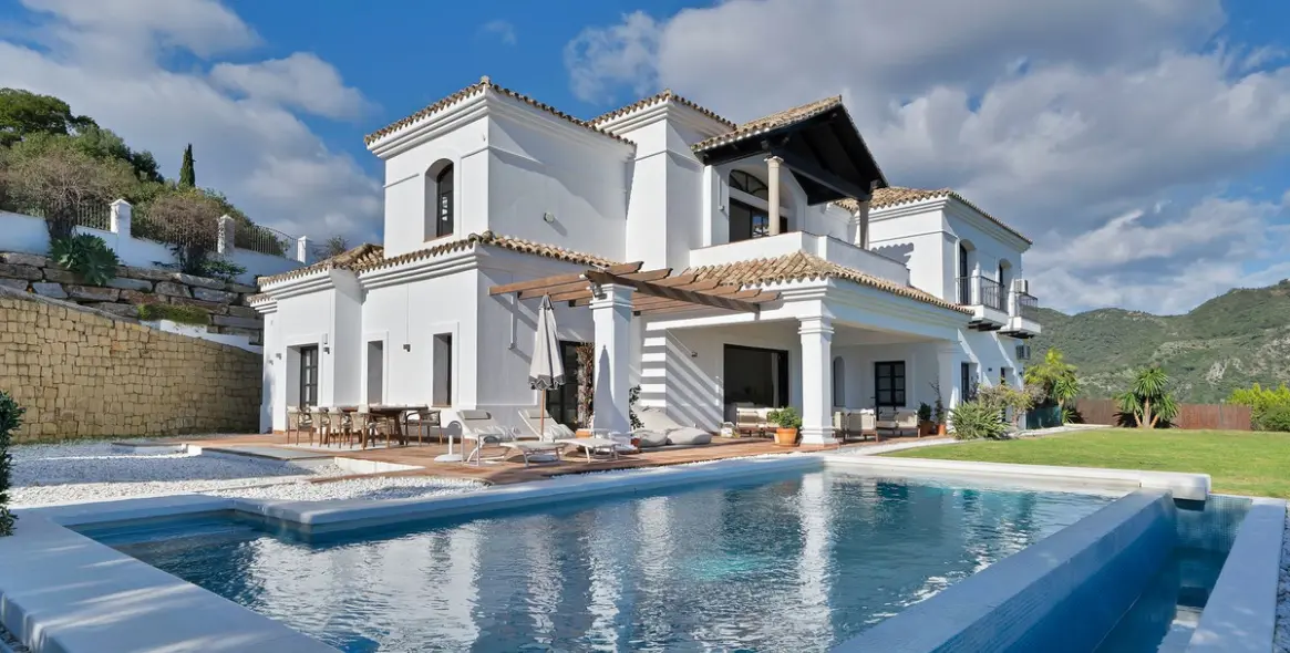 Sale of detached villa in Benahavís 1