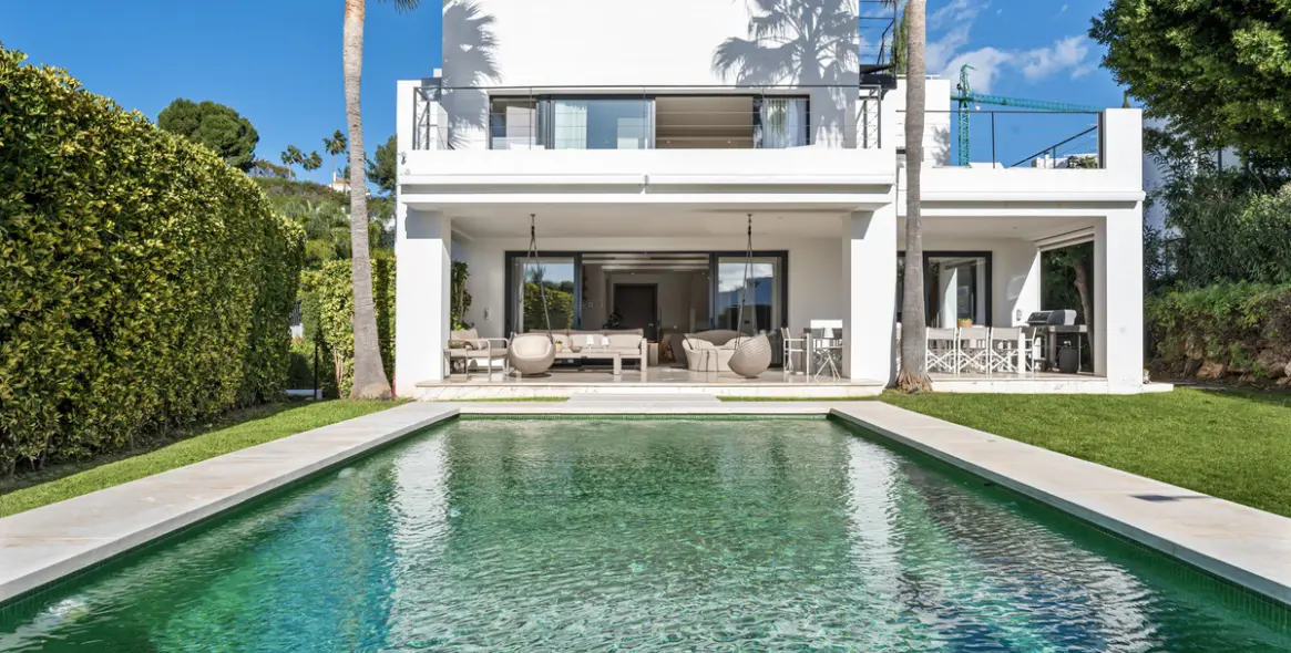 Долгосрочная аренда дома на две семьи в Nueva Andalucía 1