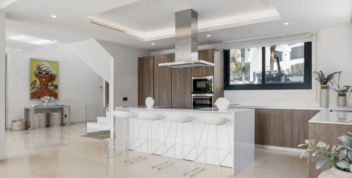 Долгосрочная аренда дома на две семьи в Nueva Andalucía 5