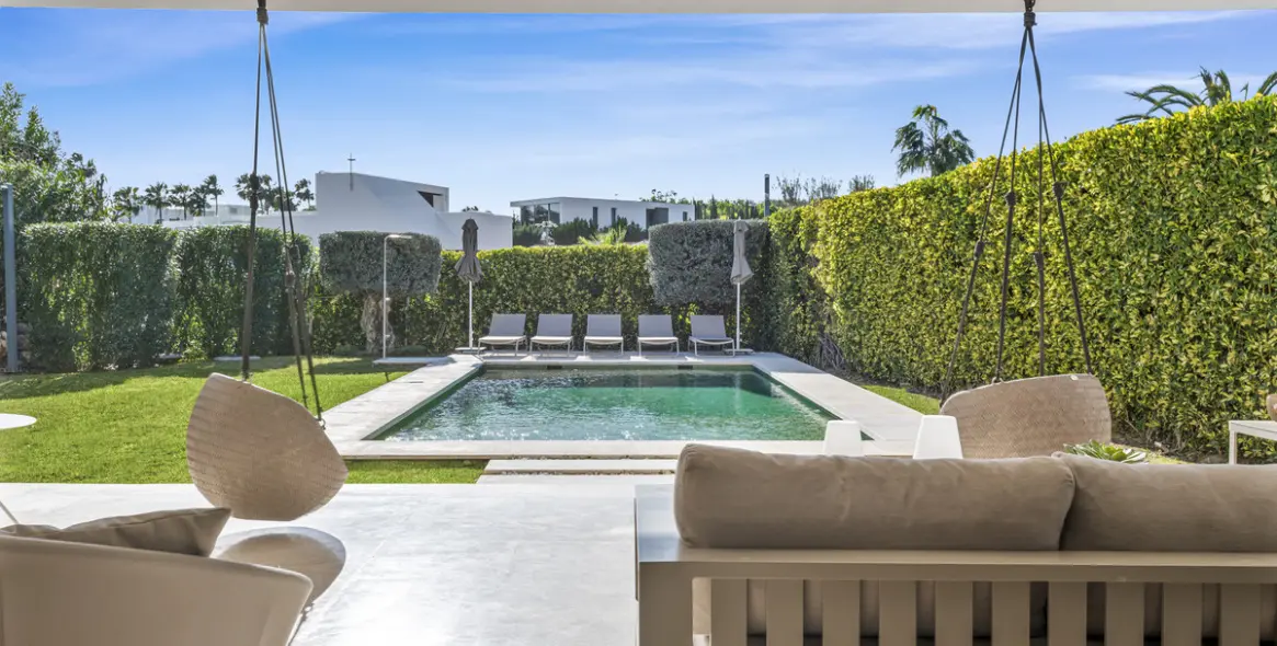 Долгосрочная аренда дома на две семьи в Nueva Andalucía 12