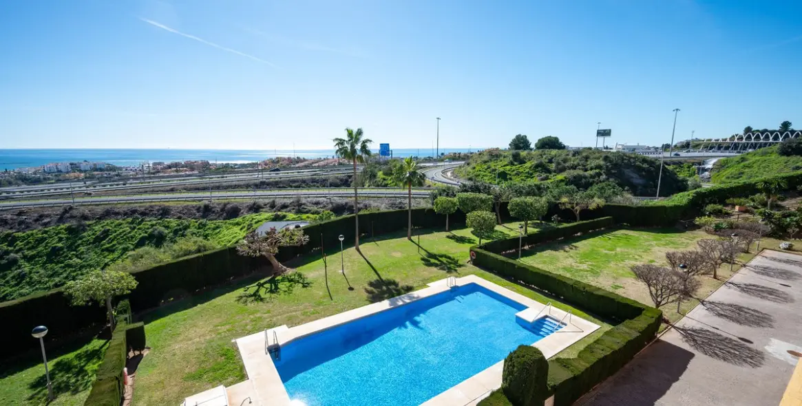 Sale of middle floor apartment in Riviera del Sol 4