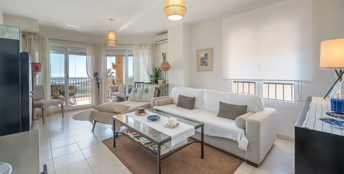 Sale of middle floor apartment in Riviera del Sol 5