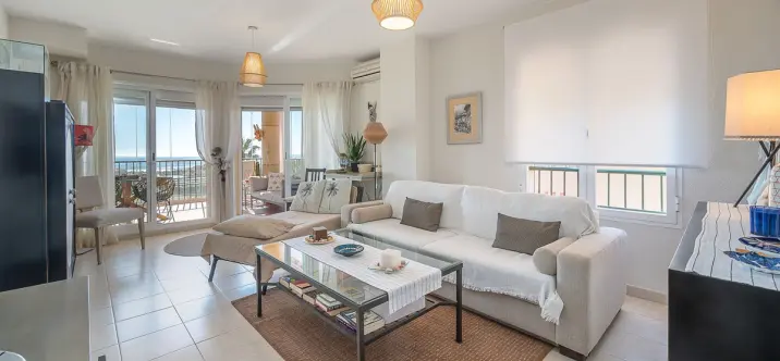 Sale of middle floor apartment in Riviera del Sol 4