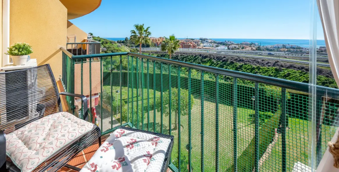 Sale of middle floor apartment in Riviera del Sol 10