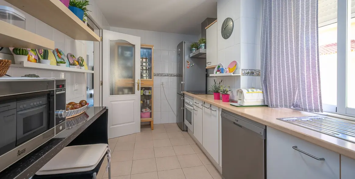 Sale of middle floor apartment in Riviera del Sol 13