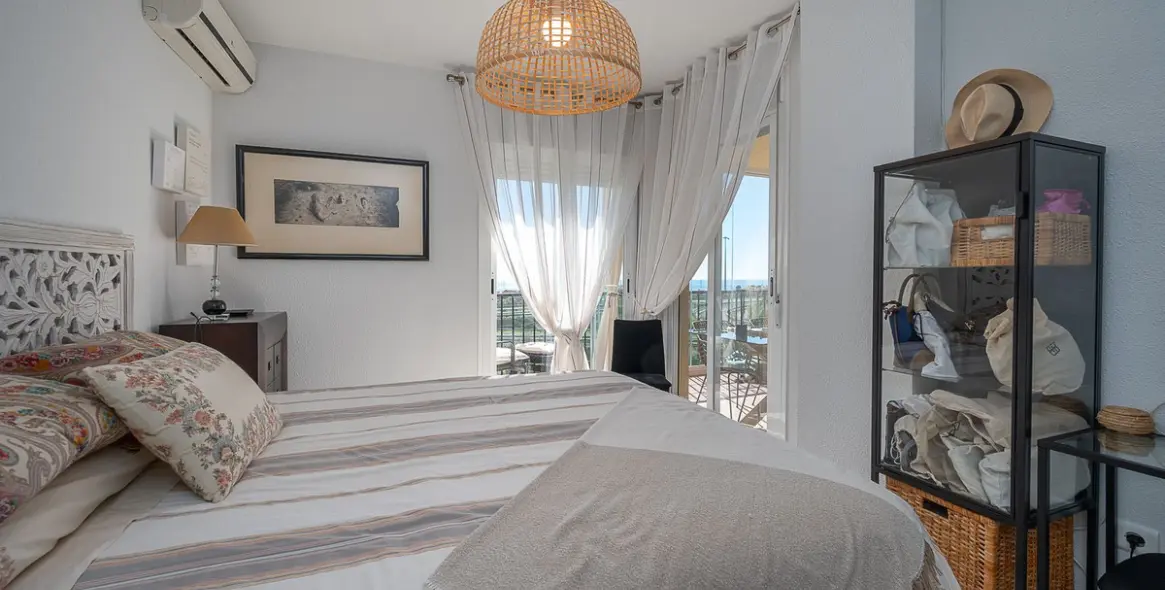 Sale of middle floor apartment in Riviera del Sol 15