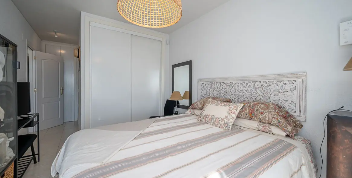 Sale of middle floor apartment in Riviera del Sol 16