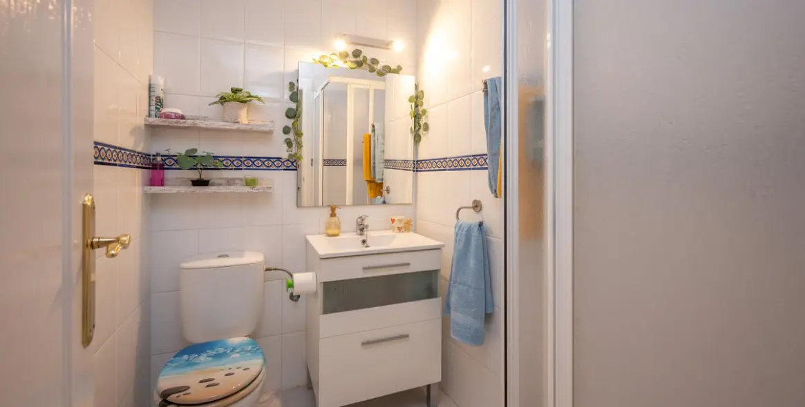 Sale of middle floor apartment in Riviera del Sol 17