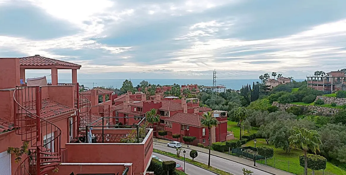 Продажа двухуровневого пентхауса в Reserva de Marbella 2