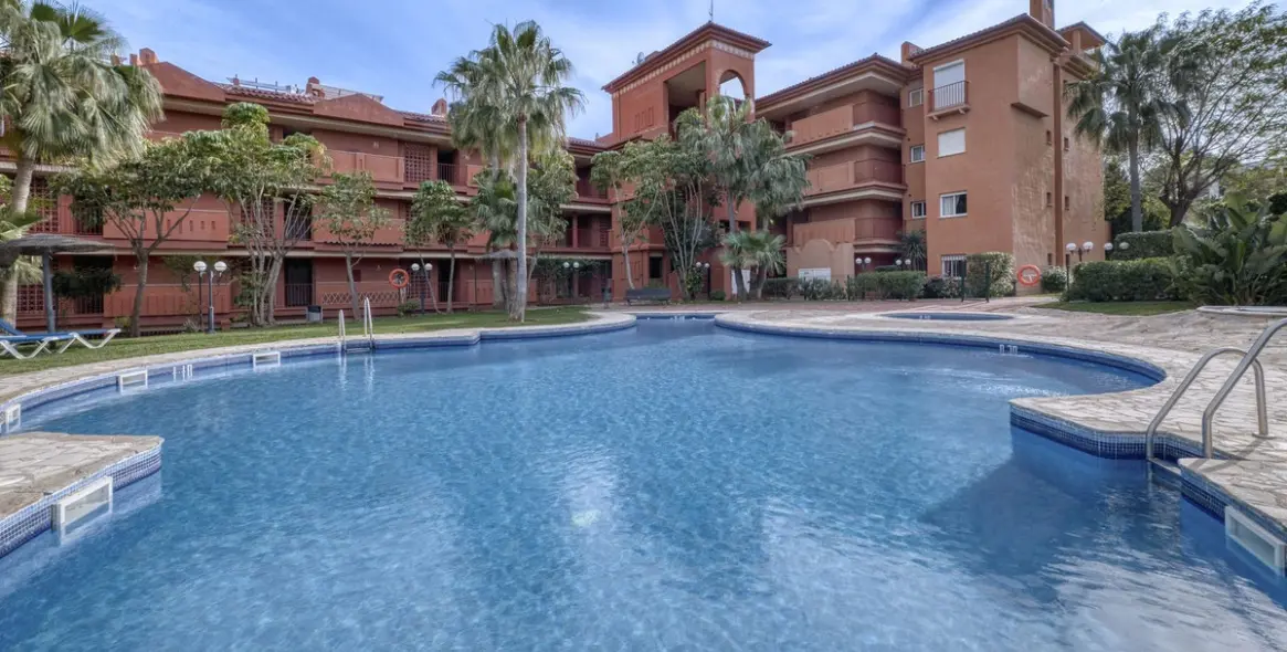 Продажа двухуровневого пентхауса в Reserva de Marbella 20