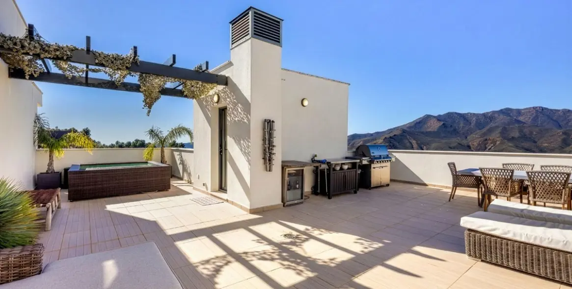 Продажа двухуровневого пентхауса в Alhaurin Golf 1