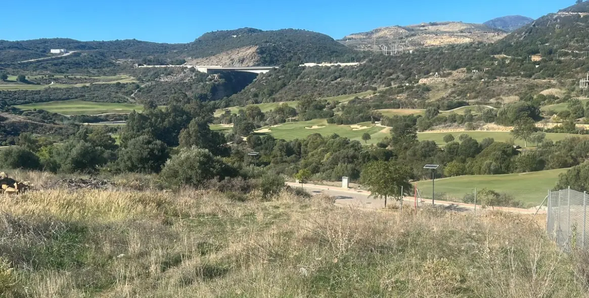 Sale of residential plot in Estepona 2