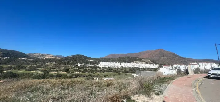 Sale of residential plot in Estepona 2