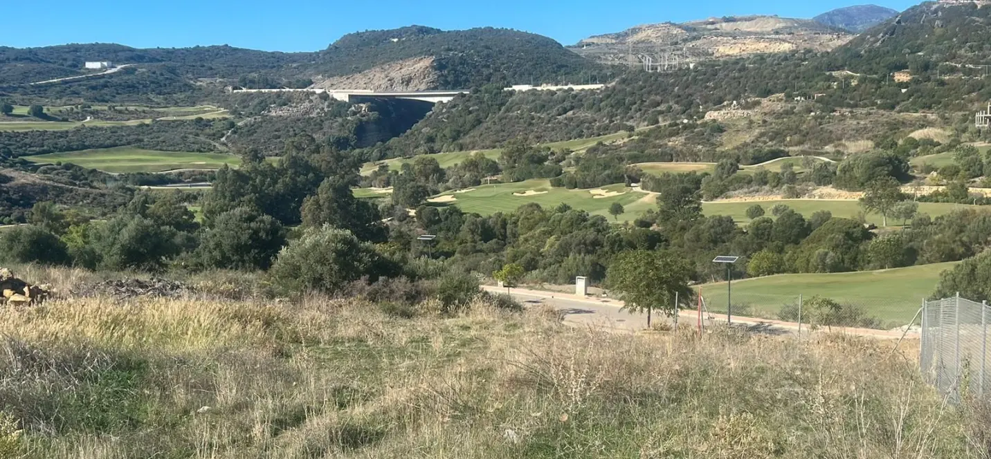 Продажа  жилого участка в Estepona 1