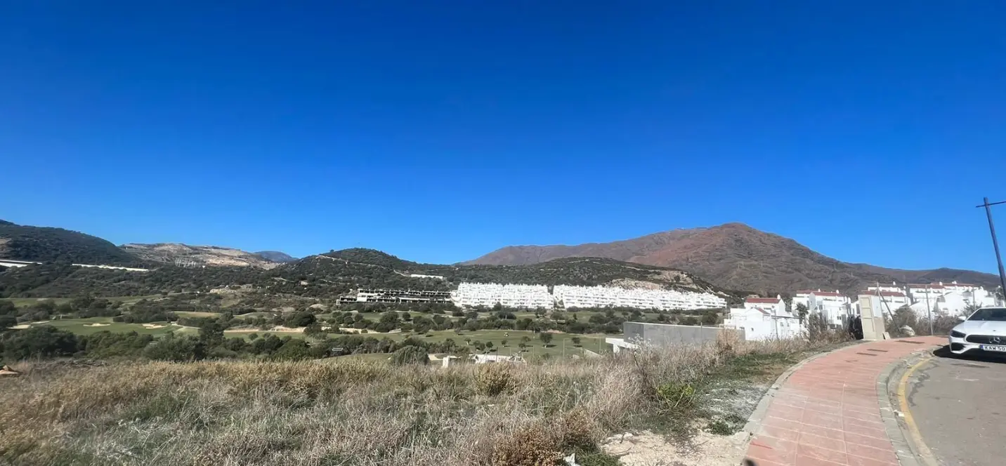 Продажа  жилого участка в Estepona 2