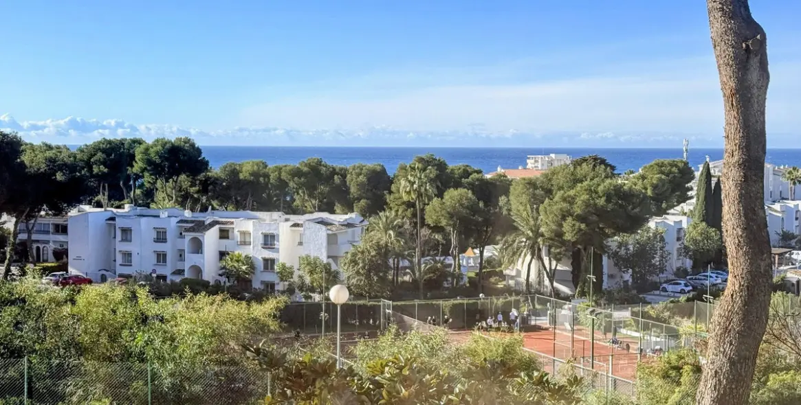 Sale of middle floor apartment in Miraflores 2