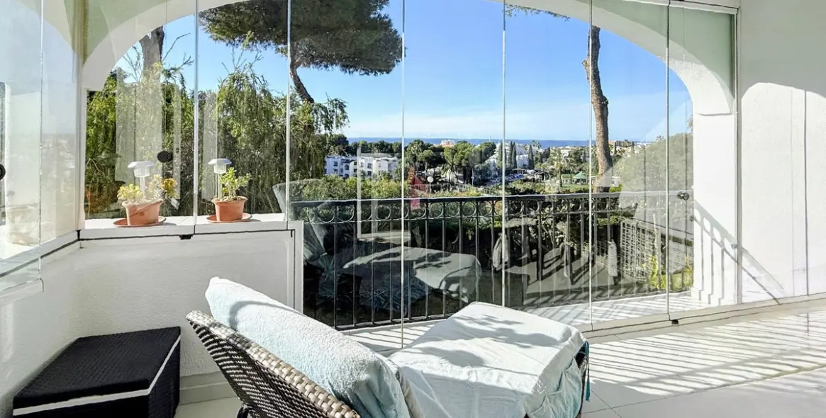 Sale of middle floor apartment in Miraflores 3