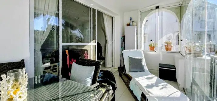 Sale of middle floor apartment in Miraflores 3