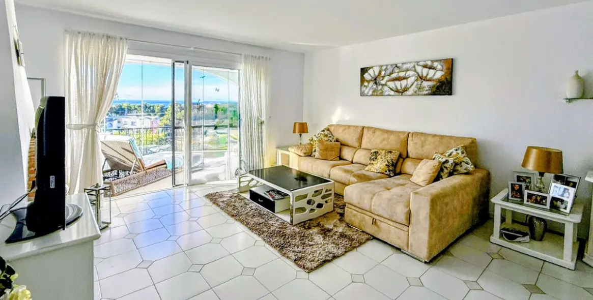 Sale of middle floor apartment in Miraflores 5