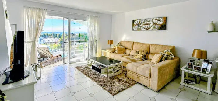 Sale of middle floor apartment in Miraflores 4