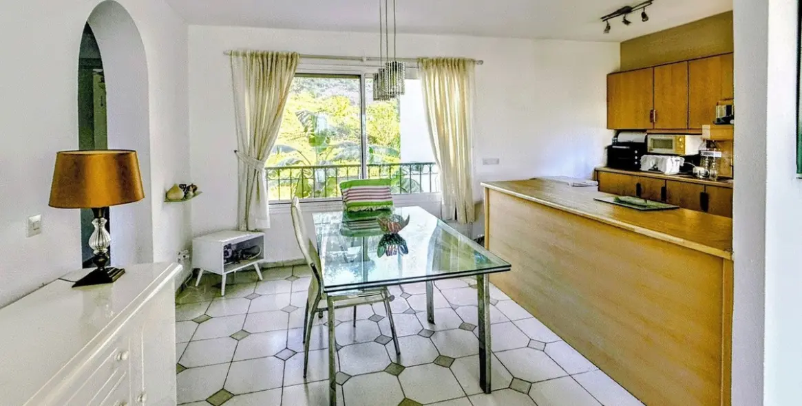 Sale of middle floor apartment in Miraflores 7