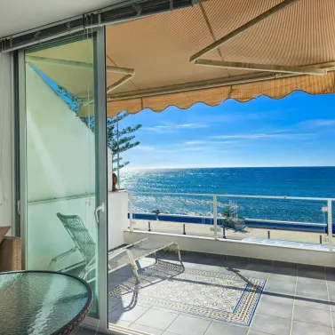 Продажа дома на две семьи в Lagos