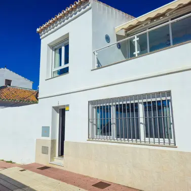 Продажа дома на две семьи в Lagos